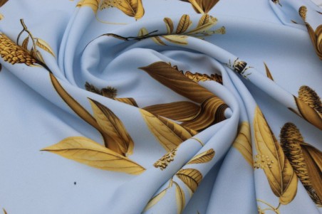 Нежно голубая плательная ткань с оригинальным принтом
