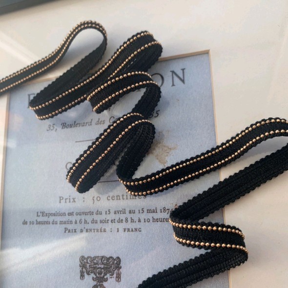 Тесьма черная с цепочками-шариками розово-золотистого цвета