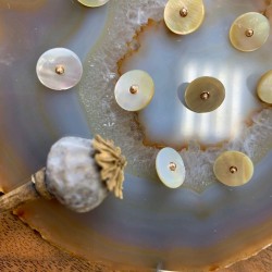 Пуговицы перламутровые рубашечные на ножке