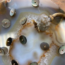 Пуговицы перламутровые рубашечные на ножке