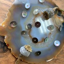 Пуговицы перламутровые рубашечные на ножке