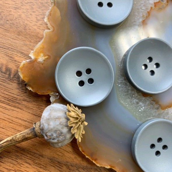 Пуговицы пальтово-костюмные матовые классические