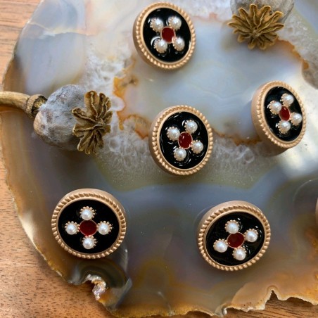 Пуговицы золотистые металлические с черной эмалью и жемчужинами