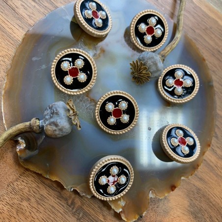 Пуговицы золотистые металлические с черной эмалью и жемчужинами