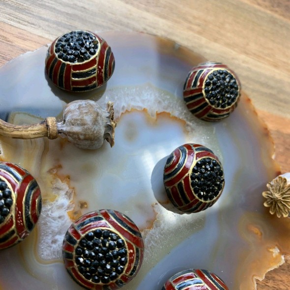 Пуговицы металлические объёмные с эмалью и стразами