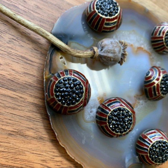 Пуговицы металлические объёмные с эмалью и стразами