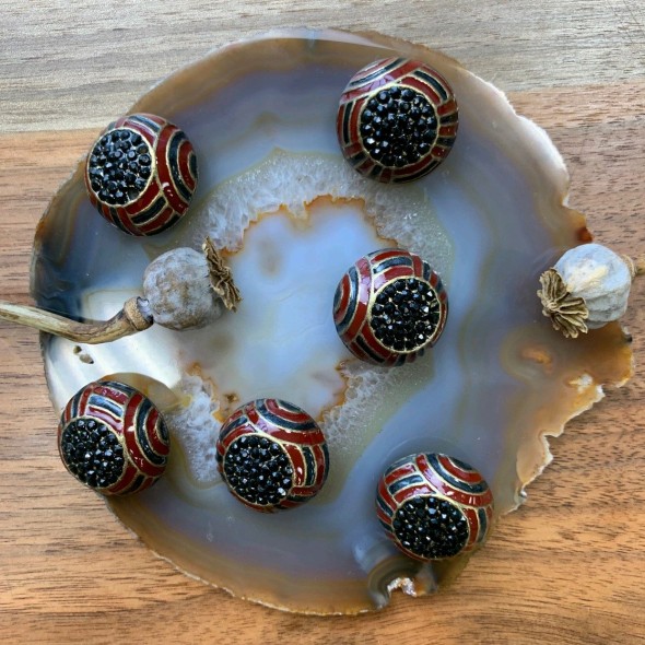 Пуговицы металлические объёмные с эмалью и стразами