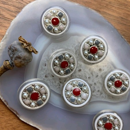 Пуговицы с цветными вставками вставками и серебристым металлом