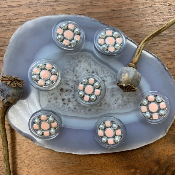 Пуговицы прозрачные с нежно- розовыми вставками