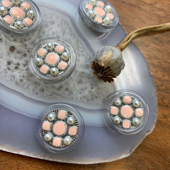 Пуговицы прозрачные с нежно- розовыми вставками