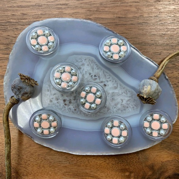 Пуговицы прозрачные с нежно- розовыми вставками