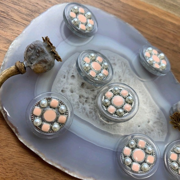 Пуговицы прозрачные с нежно- розовыми вставками