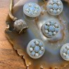 Пуговицы прозрачные с голубыми вставками и серебристым металлом