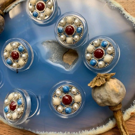 Пуговицы с цветными вставками и серебристым металлом