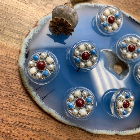 Пуговицы с цветными вставками и серебристым металлом