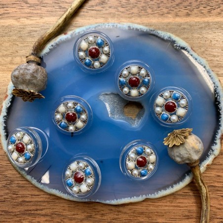 Пуговицы с цветными вставками и серебристым металлом