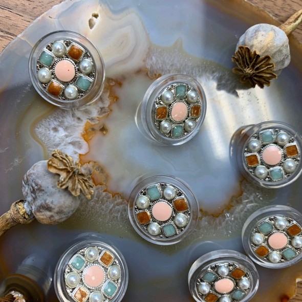 Пуговицы прозрачные с мятными и светло-розовыми вставками