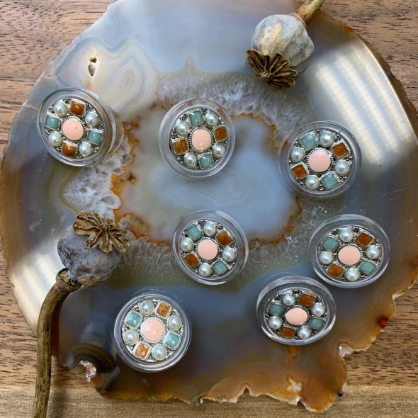 Пуговицы прозрачные с мятными и светло-розовыми вставками