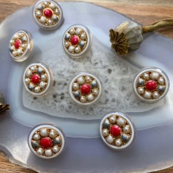 Прозрачные пуговицы с цветными вставками и золотистом металлом