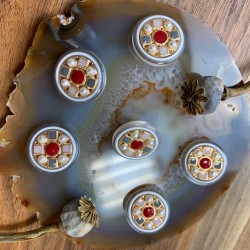 Пуговицы прозрачные с цветными вставками