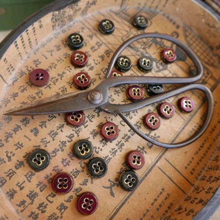 Пуговицы рубашечные с надписью Elegant по кромке