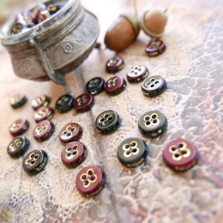 Пуговицы рубашечные с надписью Elegant по кромке