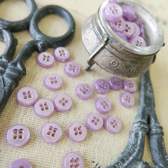 Пуговицы рубашечные сиреневые с золотистой надписью Elegant