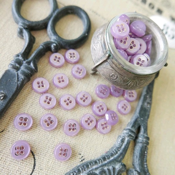 Пуговицы рубашечные сиреневые с золотистой надписью Elegant