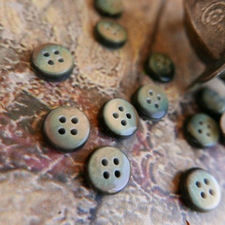 Пуговицы рубашечные тёмно оливковые с блеском