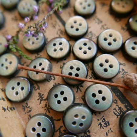 Пуговицы рубашечные тёмно оливковые с блеском