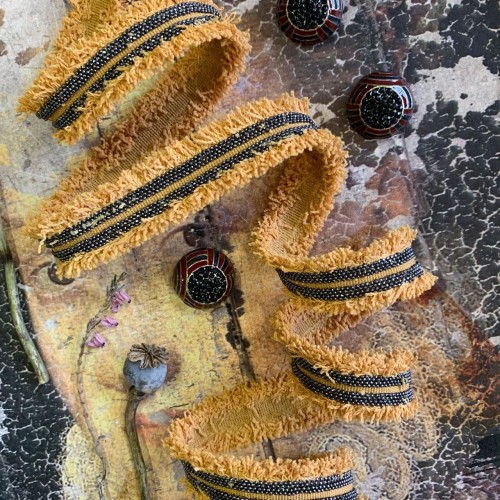 Тесьма репсовая с бахромой и цепочками 2