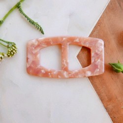 Пряжка пластиковая для декорирования одежды