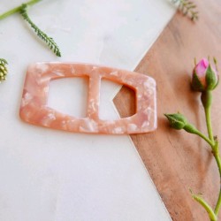 Пряжка пластиковая для декорирования одежды