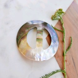 Пряжка перламутровая для декорирования одежды