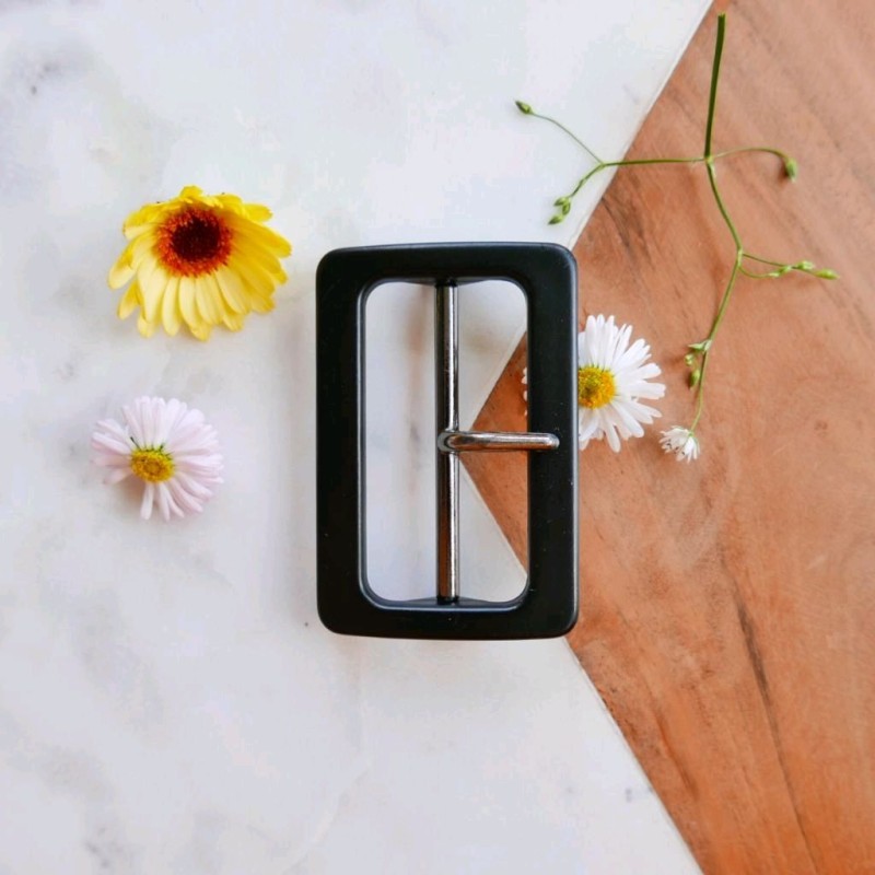 Пряжка пластиковая для декорирования одежды