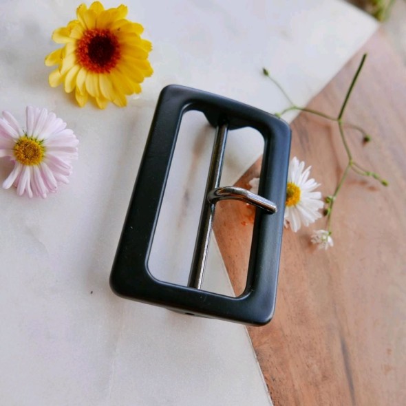 Пряжка пластиковая для декорирования одежды