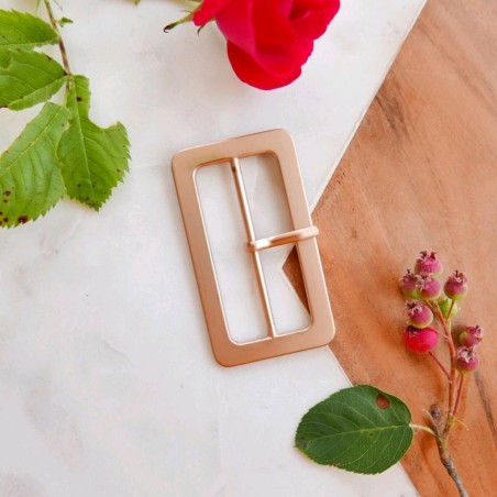 Пряжка металлическая золотистая матовая