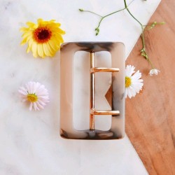 Пряжка для одежды декорированная золотистым металлом