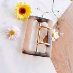 Пряжка для одежды декорированная золотистым металлом