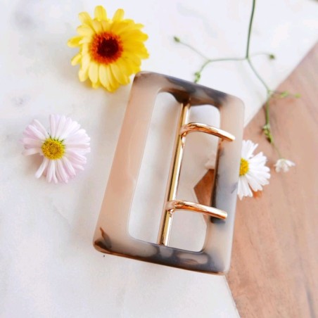 Пряжка для одежды декорированная золотистым металлом