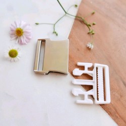 Пряжка для пояса разъемная серебряный металл и белый пластик