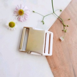 Пряжка для пояса разъемная серебряный металл и белый пластик