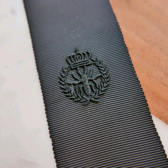 Декоративный элемент для одежды с вышивкой