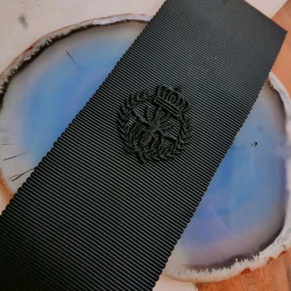 Декоративный элемент для одежды с вышивкой