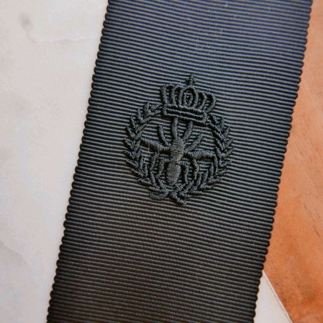 Декоративный элемент для одежды с вышивкой