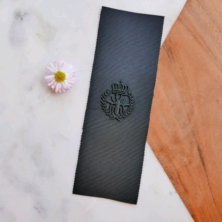 Декоративный элемент для одежды с вышивкой