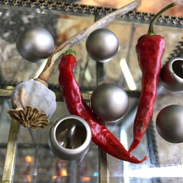 Пуговицы серебристые матовые