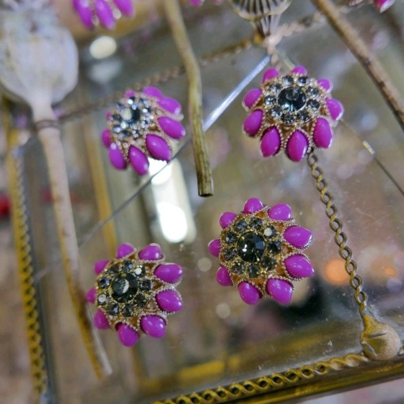 Пуговицы на ножке со стразами