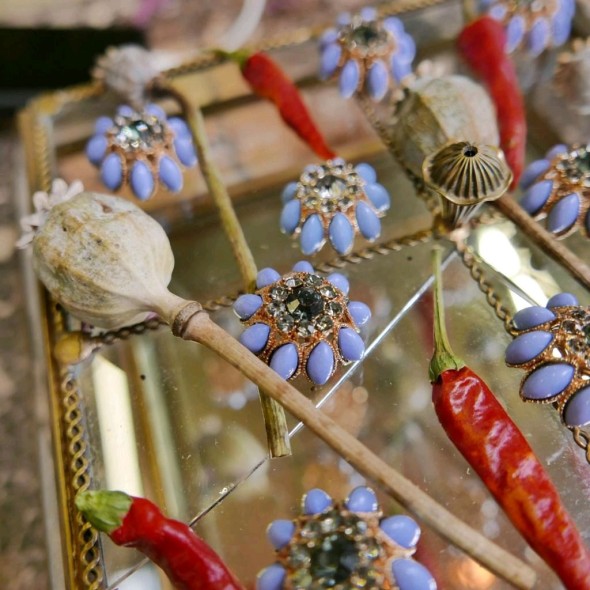 Пуговицы голубые на ножке со стразами