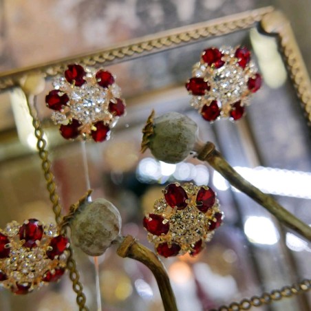 Пуговицы с кристаллами красного цвета